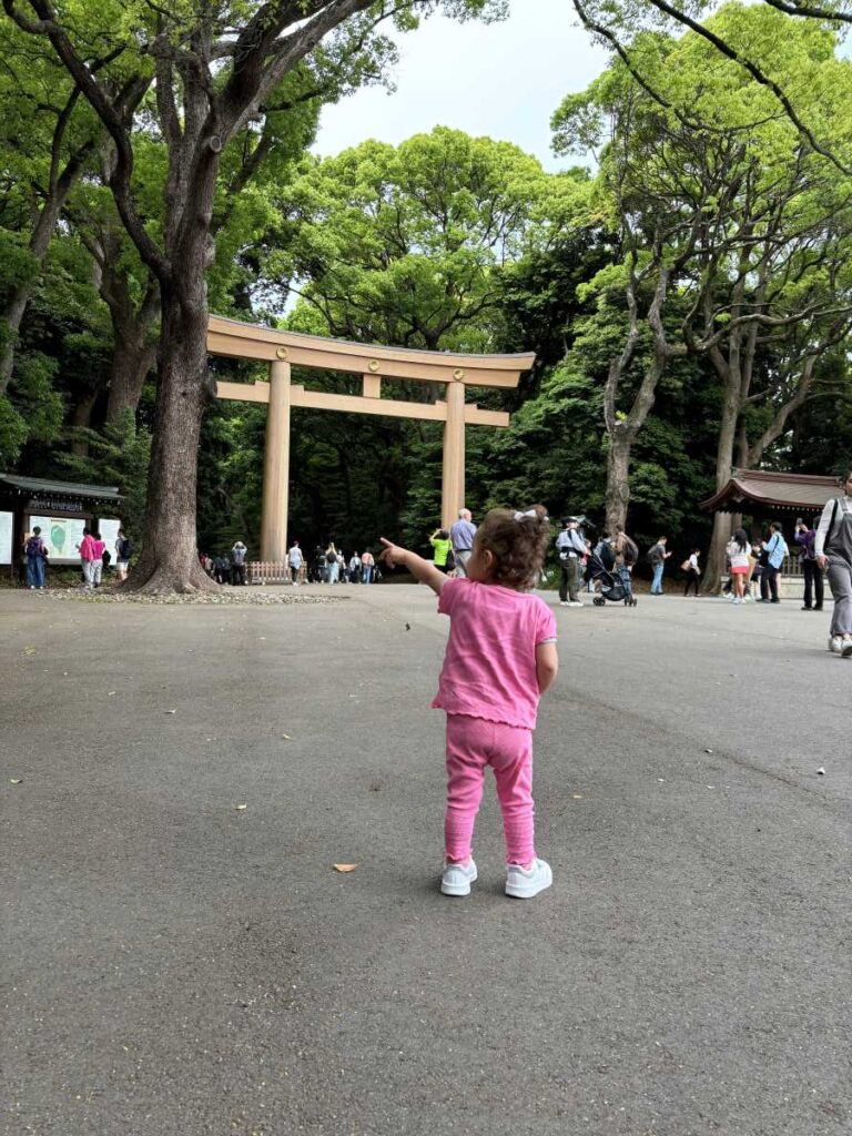 Our little Baby O, a 1.5 years old baby pointing at a Tori gate in Kyoto during our 2-weeks trip to Japan - The Canary Family on Board