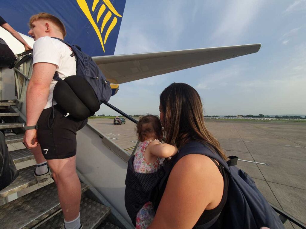 Embarcando en un vuelo de Ryanair con un bebé recien nacido - Canary Family on Board